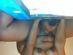 숨겨진된 캠에 젊은 십 대 승마