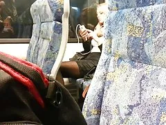 그들을 지는 뜨거운 진짜 다리 금발 여자