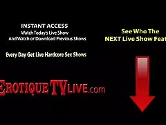 그녀는 cums 때까지 수 탉을 타고 하는 렉 시 벨