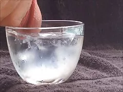 그녀는 그녀의 크림 수프 정액 먹는다