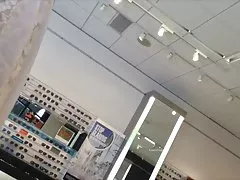 솔직 한 금발 downblouse 분열