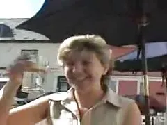 UK Sara,하루 밖에서 유명한 동쪽 성공회 성 town