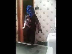 침대학 소녀는 목욕과 드레스 변화