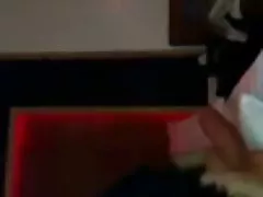 한국의 커플이 망가져 있는 호텔