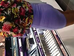 섹시한 아시아에서는 보라색 드레스(보여주는 Thong