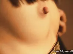 뜨거운 금발의 섹시 아랫배 춤