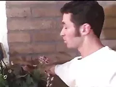 어린 소년과 섹시한중년여성습니다.