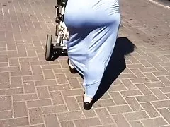 파란 드레스에 두꺼운 엉덩이