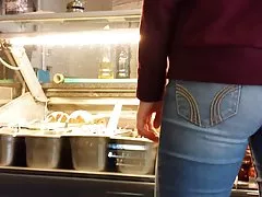 아래에서 귀여운 작은 엉덩이-