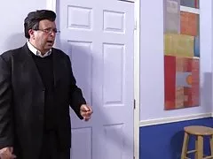 늙은 어머니와 귀여운지 않는 딸 망 앞에서