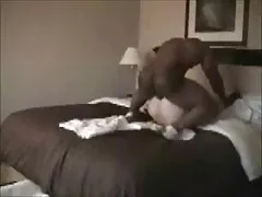 엄마를 즐기 및 놀이기구는 그녀의 큰 블랙 친구