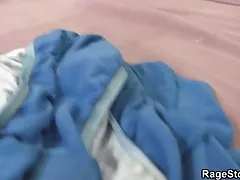 그의 성 난 수 탉을 타고 성 기 부정