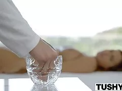 tushy 키 샤 회색 에로틱 한 항문 마사지