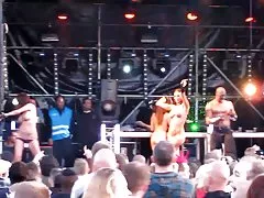 무대에 누드 레 이브-테크노에서 고 골 락 소녀 콘서트 2