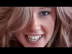 성 노예에서 래커를 가진 큰 가슴을 가져옵 망