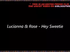 서쪽-여자 귀여운 십 대 레즈비언 잘린된 성 기 밖으로 먹는다