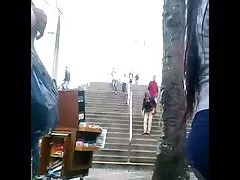 그의 여자 친구의 엉덩이