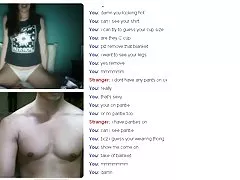 나에 게 그녀의 브래지어 팬티를 점멸 하는 수줍은 소녀