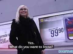 hornyagent 야외 안경에 섹시 한 금발 빌어 먹을