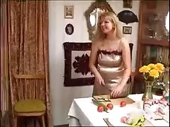 아 taunts 것이 아니라 자신의 엄마와 그녀를 가져옵 Horny