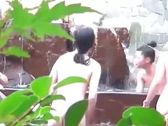 일본-일본다. a gaggle of 는 소녀용