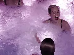 마일리 사이러스-우리는 멈출 수 없다