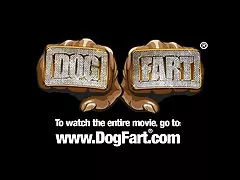 젊은 아내 뻐꾸기 남편 앞에서 검정에 의해 엿