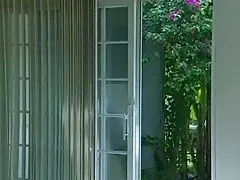 셀 레스트 복고풍 busty 그녀의 가슴을 보여줍니다.