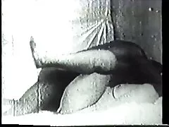 Hot unshaved 금발의 주부는 그녀의 음부 망에서 빈티지 비디오