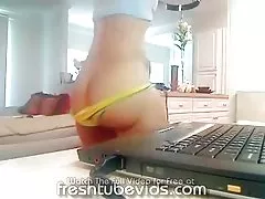 섹시 한 여 자가 춤 전면 웹캠.