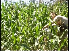 Horny 부부 초대 할아버지를 위한 Threesome 아웃도어