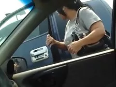 그녀는 차에서 눈 내 지방 수 탉의 전체 되 면