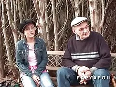 주변 관광명소로 베이즈 Une 려 et 트레 졸리 금발의