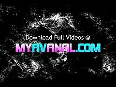 Petite 사야카 tsuzi 옵니다 그녀의 털이 음부 toyed