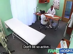 fakehospital 섹시 한 새로운 간호사 좋아하는 그녀의 새로운 보스에 대 한 작업
