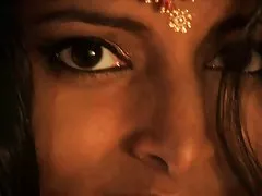 인도 섹스의 누드 이국적인 세계로 인도 하는 여자 다이빙