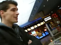 큰 장난감 뚱 보 빨 하 고 낯선 수 탉을 타고