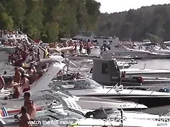 미친 여자 음주와 공공 장소에서 파티