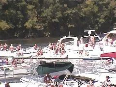 그녀를 키스 하 고 바보 같은 파티 창녀 되