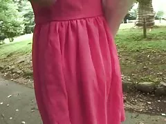 이 쁜 공원에서 낯선 사람에 의해 밀고 되 면