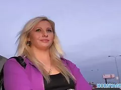 hornyagent 매력적인 금발 허용 돈 제공에 대 한 섹스