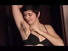 그녀의 놀라운 몸 머리에 대해 섹시 한 털이 많은 여자 아기 회담