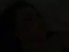 섹시한중년여성을 가진 큰 가슴 Masturbates 털이 음부