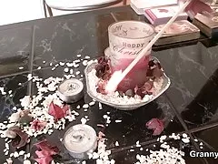 전 금발 뛰어내려 온 그의 거대한 육류