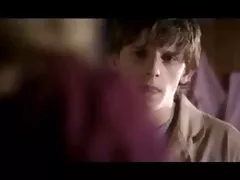 번쩍이는 가슴부터 각종 영화