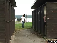 전 금발을 가져옵 망에 있는 공공 변경룸