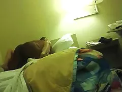 이 망가져 가는 중국 여인을 만나는 동안 아침 산책