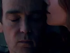 celeb 루시 생일에 무법에 맞게