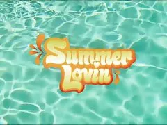 섹시 한 라티나 하 녀는 침대에 그녀의 클라이언트를 유혹 하기