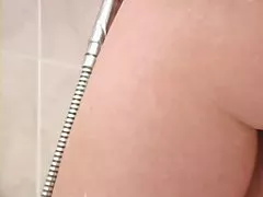 성숙한 면도 그녀의 음부